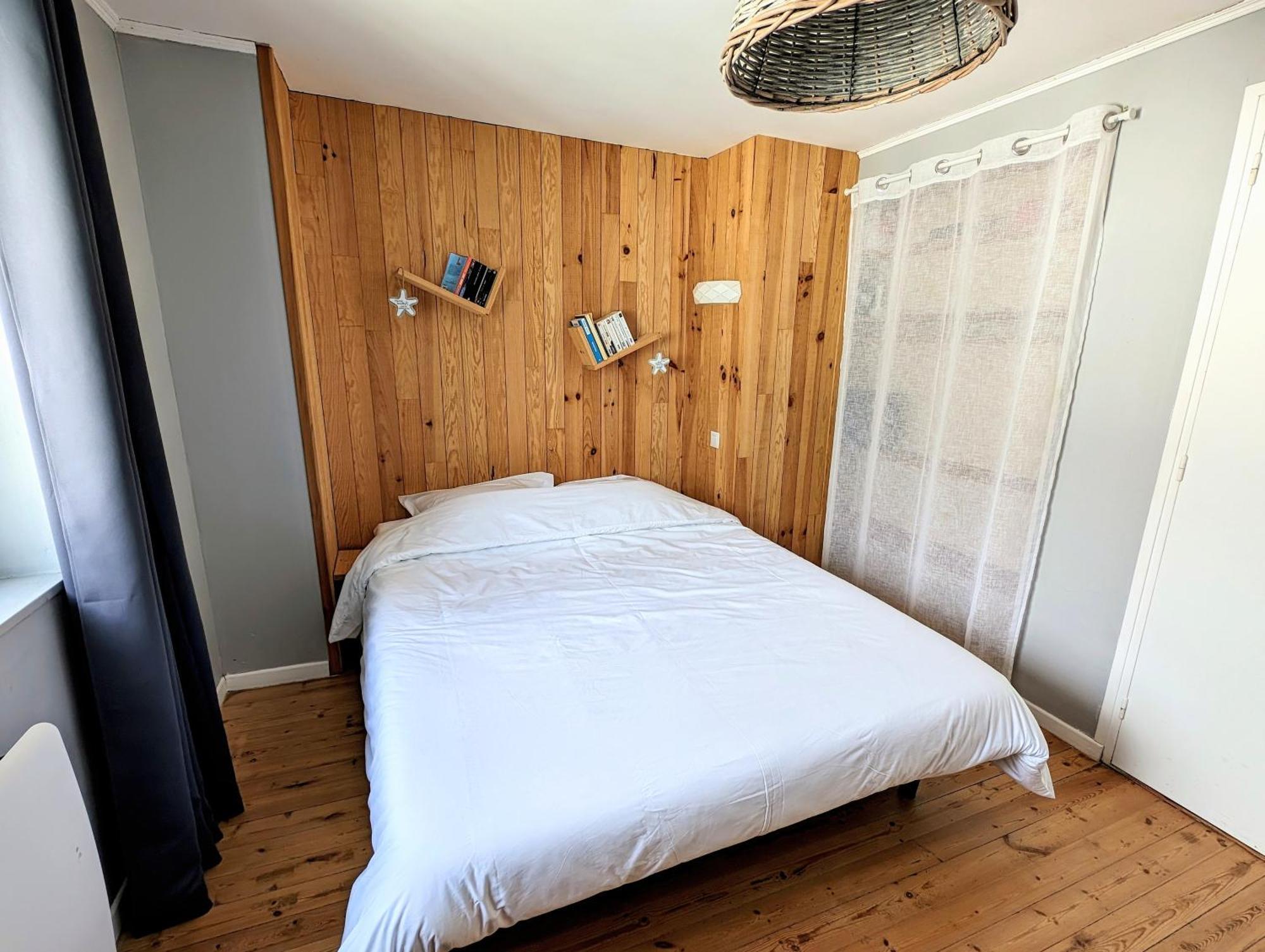 Agreable Maison Renovee En Hyper Centre Avec Patio Pornic Exterior foto