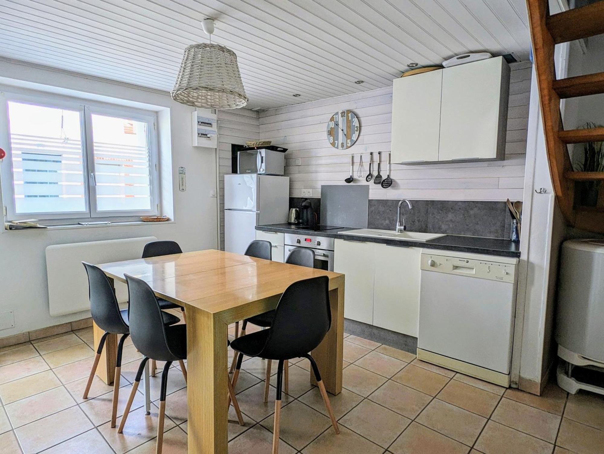 Agreable Maison Renovee En Hyper Centre Avec Patio Pornic Exterior foto